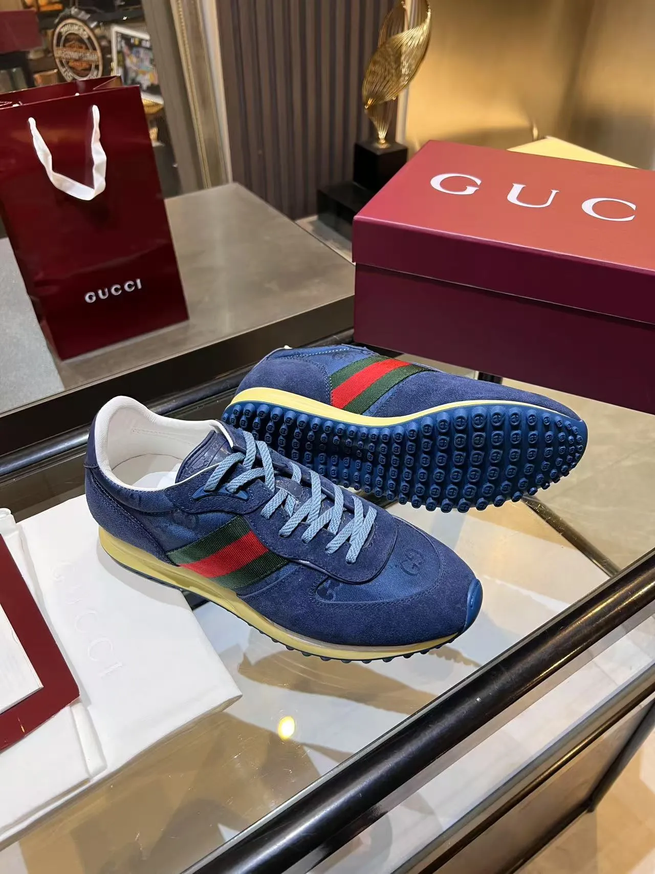 [G Home] P: 660💰 Men's Size: 40-44 (45 customized) Gucci Gucci Top version Latest catwalk style Re-Motion series Thick-soled casual sneakers Original purchase development and production This sneaker has a detachable and adjustable ankle strap, adding a dynamic item to the 2025 spring and summer series. The light and flexible outsole has been specially treated and is filled with a strong retro style. Exquisitely packaged at the delivery counter🛍📦 ▪️Fabric: Original customized imported first-layer cowhide ▪️Inner lining: Original customized breathable mesh ▪️Sole: Original molded TPU material ▪️Sole thickness: 3.5CM